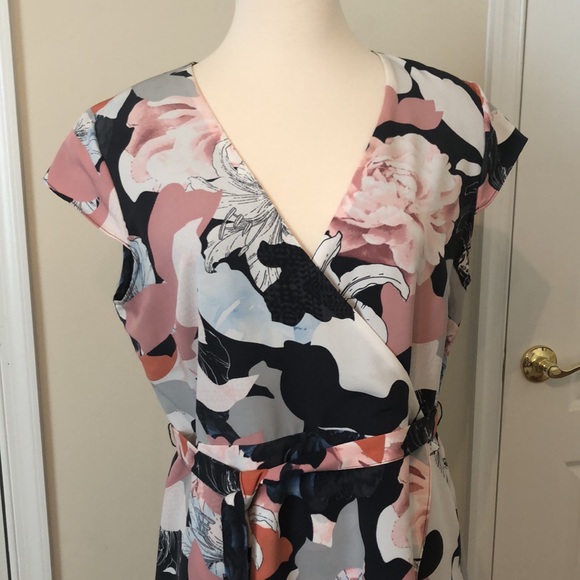 Madison Wrap Dress w/belt - Picture 2 of 4